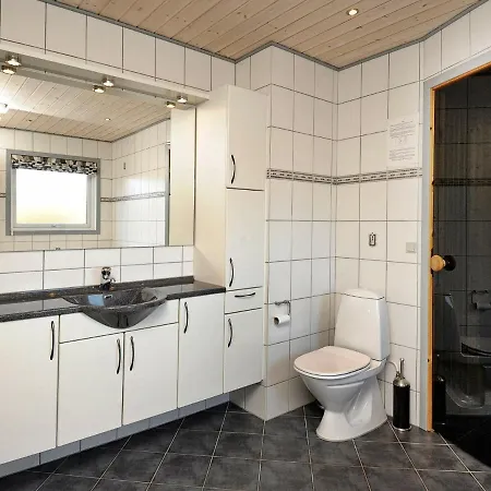 Holiday home Three-bedroom Holiday In 8 *