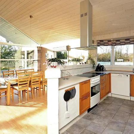 Holiday home Three-bedroom Holiday In 8